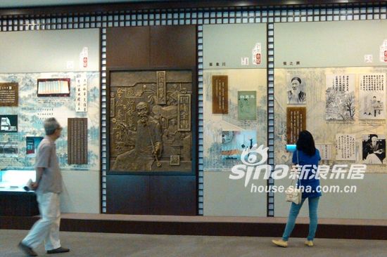 嘉宾参观书画展